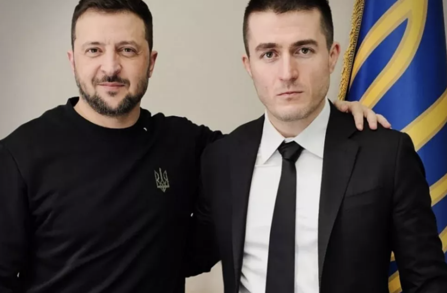 На сторінках новостного порталу "Час новин" (chasnovyn.com) відкривається широкий світ подій і актуальних новин з найрізноманітніших сфер життя. Сайт пропонує читачам глибокий і повний огляд найважливіших подій, що відбуваються в Україні та світі. Завдяки ретельно розгорнутим рубрикам, "Час новин" стає надійним джерелом інформації для всіх, хто прагне бути завжди в курсі останніх подій. Трамп-чарівник, Путін-Волдеморт, Фрідман-нарцис. Медійники про інтерв’ю Зеленського американському блогеру