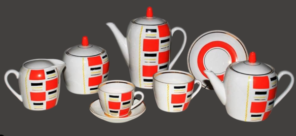 «Сервізи з такими візерунками невипадково дарувались на весілля», — колекціонерка Людмила Карпінська-Романюк - INFBusiness