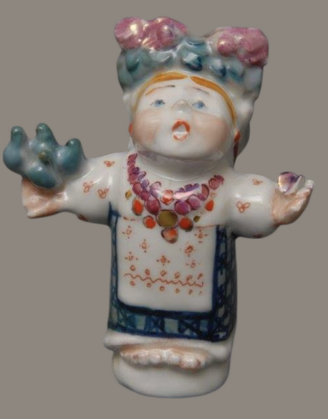 В. Трегубова. «Весняночка» - з серії сувенірних скульптурних фігур «Чотири пори року». Коростенський фарфоровий завод. 1988