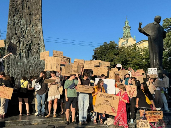 Вето на закон: українці по всій країні протестували проти знищення НАБУ і САП - INFBusiness