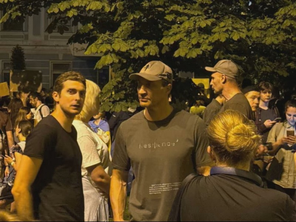 Вето на закон: українці по всій країні протестували проти знищення НАБУ і САП - INFBusiness