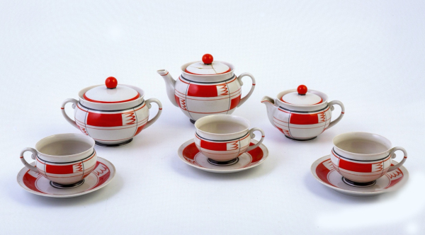 «Сервізи з такими візерунками невипадково дарувались на весілля», — колекціонерка Людмила Карпінська-Романюк - INFBusiness