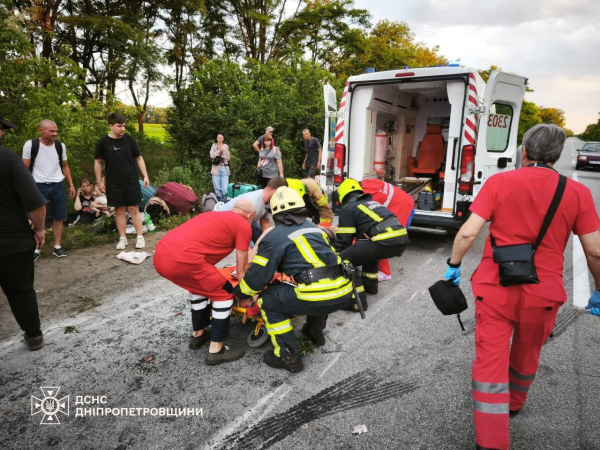 Пекло на трасі: двоповерховий автобус перекинувся на Дніпропетровщині, десятки постраждалих (фото) - INFBusiness