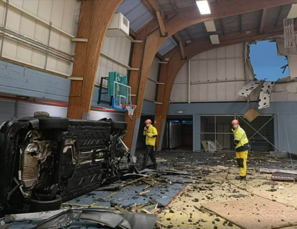 Скандальний футболіст влаштував ще одну «п'яну» ДТП: цього разу його «Мерседес» вибухнув (фото) - INFBusiness