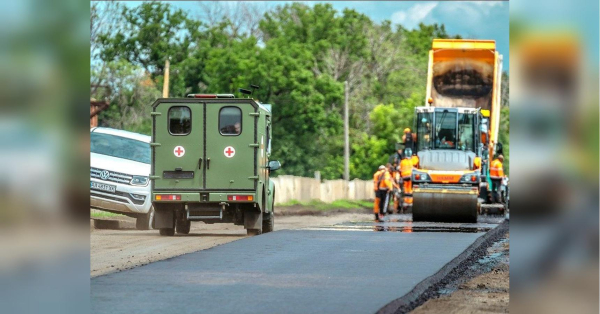 Вижити тут можна лише на максимальній швидкості: в Autostrada відновлюють прифронтові дороги Харківщини під прицілом ворога - INFBusiness