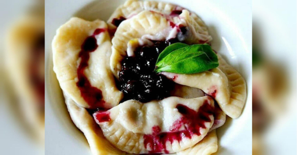 Вареники з чорницею та сметаною: за цим рецептом вийдуть надзвичайно смачні - INFBusiness