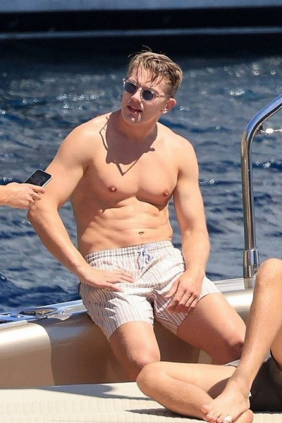 Один із топ-форвардів світу кинув красуню-модель, щоб втекти до англійської прем'єр-ліги (фото) - INFBusiness