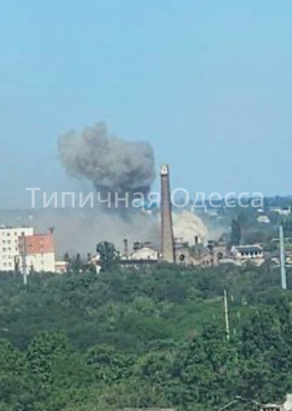 Ворожі безпілотники атакували будівлю ТЦК в Одесі, — ЗМІ (фото, відео) - INFBusiness