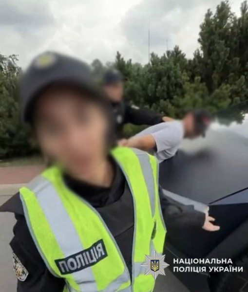 Заради хайпу: у Києві блогери вбиралися поліцейськими та проводили «затримання» та «перевірки документів» (фото) - INFBusiness
