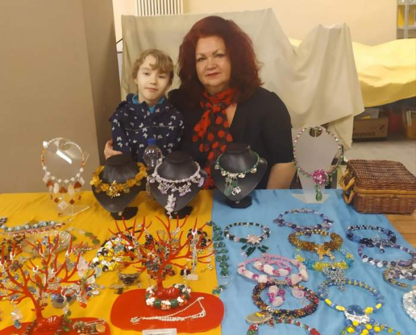 «Я брала інтерв’ю у шести президентів України, а зараз порпаюся на барахолках за 2000 км від дому»: чим займаються українські біженці за кордоном - INFBusiness