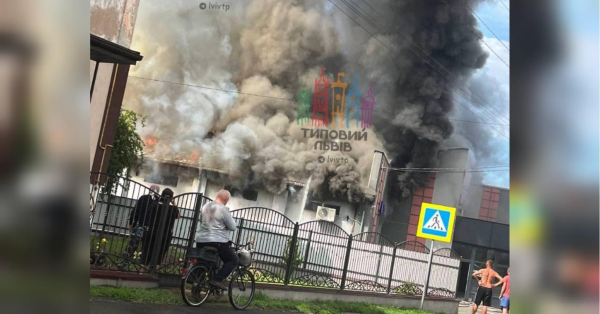 Блискавка спалила супермаркет під Львовом (відео) - INFBusiness