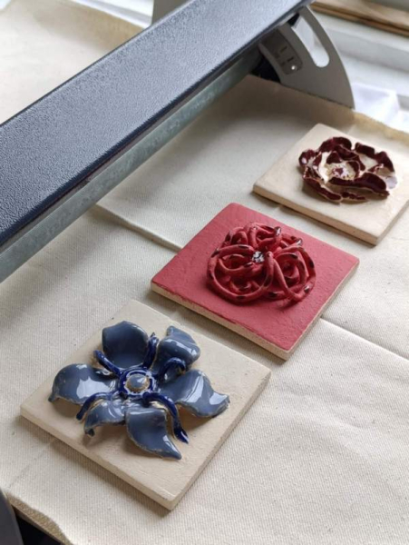 «Усе, як на війні, — не знаєш, чим закінчиться»: полтавець-військовий та його дружина відкрили майстерню з виготовлення кахлів ручної роботи - INFBusiness