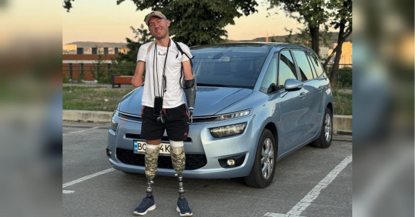 «Побачив тільки спалах і як нога відлітає»: ветеран, який пережив чотири ампутації, керує автівкою та бігає марафони - INFBusiness