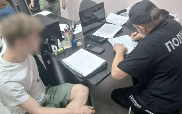 Заради хайпу: у Києві блогери вбиралися поліцейськими та проводили «затримання» та «перевірки документів» (фото) - INFBusiness