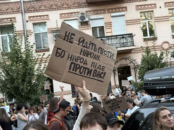 Україна протестує: у 17 містах пройшли акції проти закону, що загрожує незалежності НАБУ та САП - INFBusiness