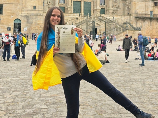 Олена у Сантьяго-де-Компостела Італієць цитував в Іспанії Ліну Костенко українською: пілігримка з Києва пройшла 315 кілометрів Шляхом святого Якова на підтримку української мови - INFBusiness