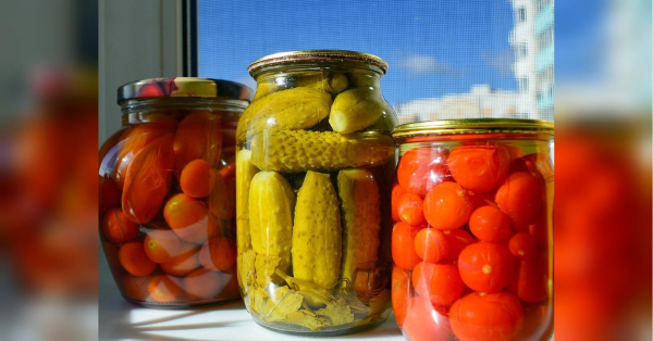 Хрусткі огірки без стерилізації: рецепт, який б’є рекорди серед ледачих кулінарів - INFBusiness