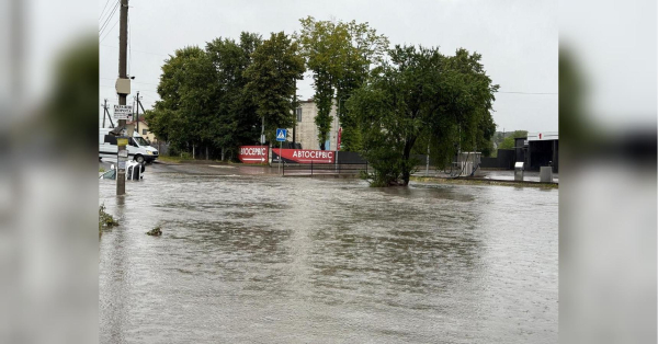 Є місця, де вода сягає майже трьох метрів: дощі затопили Львів (фото) - INFBusiness