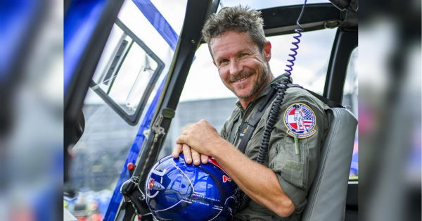 Легендарний спортсмен-екстремал, який першим стрибнув із краю космосу, розбився на смерть в Італії (фото, відео) - INFBusiness