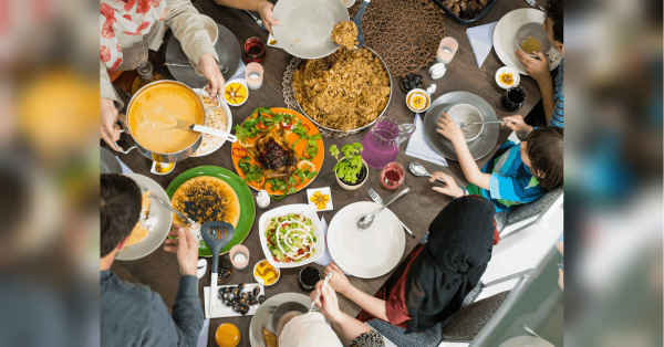 Стабілізує рівень глюкози та циркадний ритм: чим корисні ранні вечері - INFBusiness