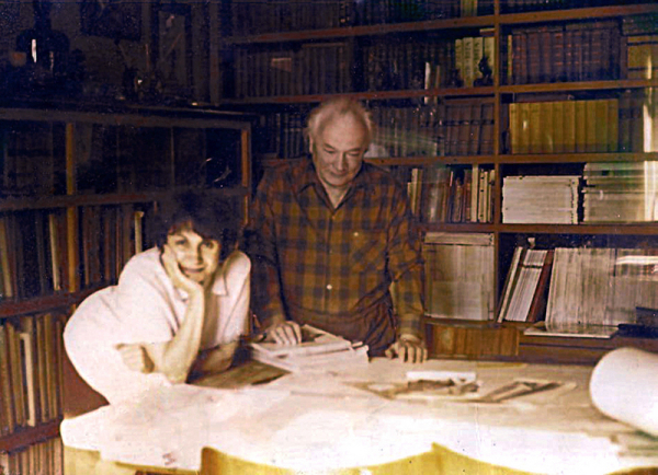 Подружжя архітекторів Анатолій і Галина Добровольські вдома