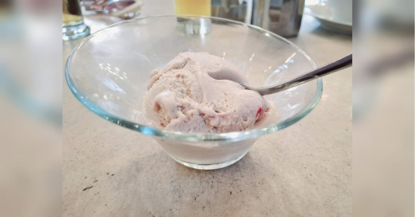 Як їсти морозиво в ресторані: одне з правил багато хто порушує - INFBusiness