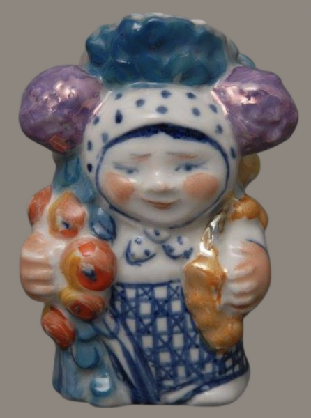 В. Трегубова. «Бабине літо» із серії сувенірних скульптурних фігур «Чотири пори року». Коростенський фарфоровий завод. 1988