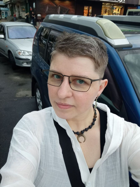 «Живемо в стані „нога на педалі“. Валізи зібрані. Весь час в очікуванні нового наступу», — волонтерка Діана Макарова - INFBusiness