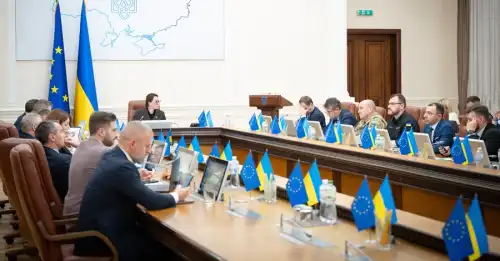 Кабмін опублікував постанову про дозвіл на виїзд чоловікам до 22 років включно - INFBusiness