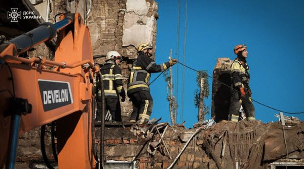 Тіла досі дістають з-під руїн у Києві: рятувальники розбирали завали всю ніч - INFBusiness