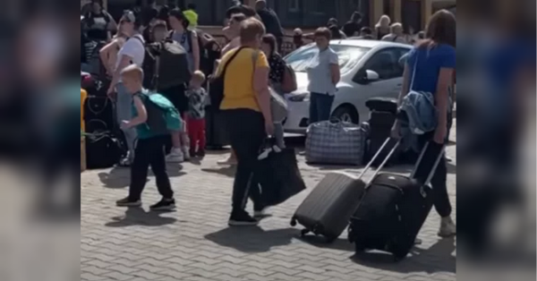 Мінус 8% ВВП: українські біженці несуть величезні ризики економіці країни - INFBusiness