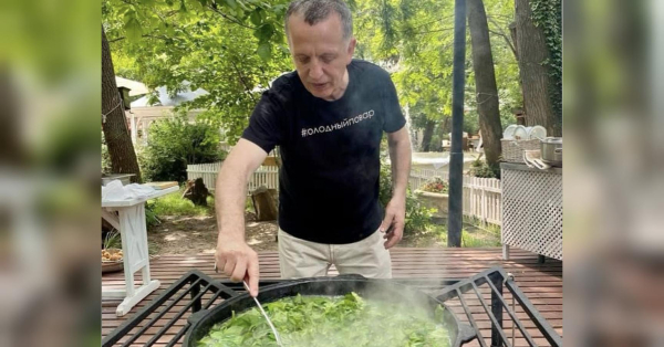 «Подавати з чаркою. Повною»: рецепт зеленого борщу по-одеськи від Сави Лібкіна - INFBusiness