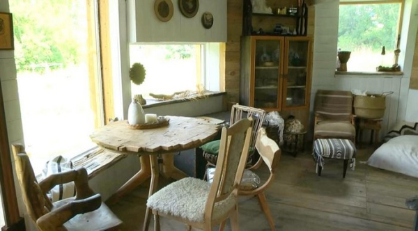 «Це не про бідність, а про можливості»: дім у формі яйця збудували із шин, соломи та глини переселенці із Харкова на Хмельниччині - INFBusiness