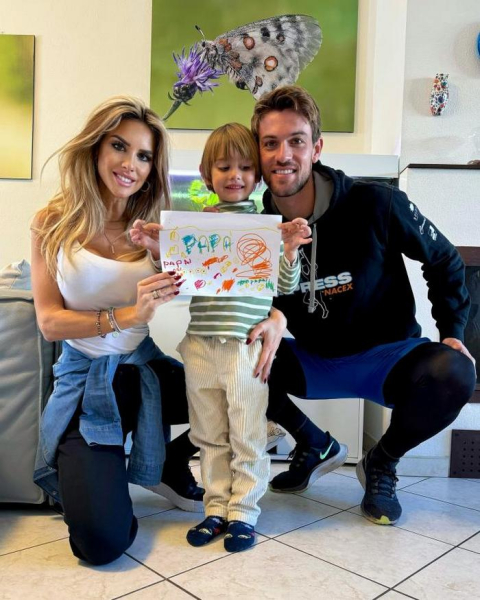 П'ятиразовий чемпіон країни у складі «Ювентуса», ексзахисник збірної Італії 31-річний Даніеле Ругані, який став у 2020 році першим футболістом серії А, який заразився коронавірусом, розлучається з 34-річною красунею-дружиною Мікелою Персіко після майже десяти років шлюбу. Футболіст «Ювентуса» розлучається з красунею-дружиною заради чарівної стюардеси (фото) - INFBusiness