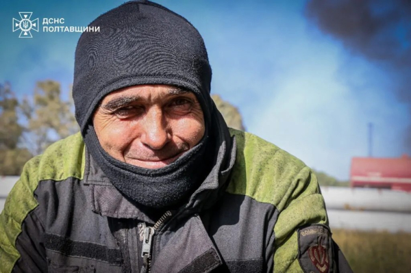 У кіптяві, стомлені, з гамою емоцій на відкритих обличчях: у мережі показали фото рятувальників, які дві доби гасили пожежу на Кременчуцькому НПЗ - INFBusiness