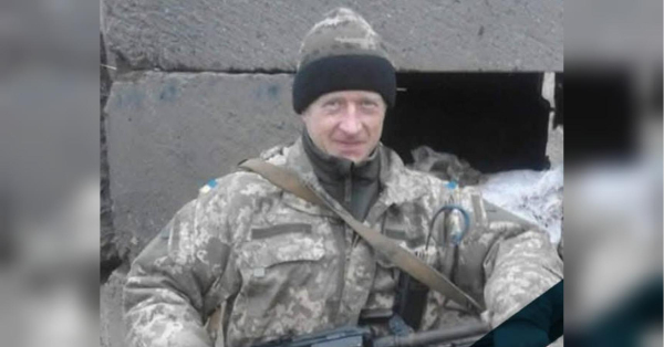 На Вінниччині ще в одну сім'ю російські окупанти принесли горе. Дашівська громада провела в останню дорогу мужнього воїна та добру людину — Віталія Крилатого. Він був добрим сином, надійним братом, люблячим чоловіком, турботливим батьком і справжнім Героєм України. До свого 44-річчя він не дожив всього п’ять днів, повідомляє селищна рада. Захищав країну із 2014 року: ворожий дрон вбив батька двох дітей з Вінниччини - INFBusiness
