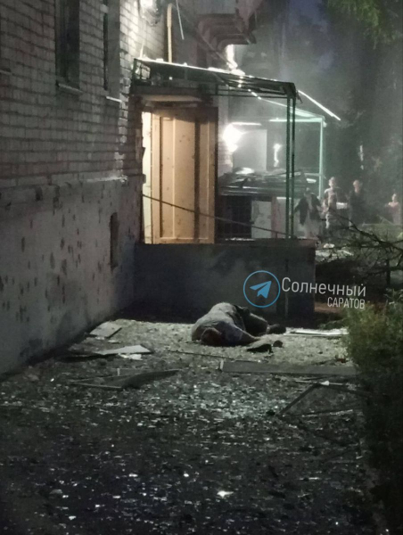 Безпілотники влаштували запальну ніч у Саратові: горить НПЗ (фото, відео) - INFBusiness