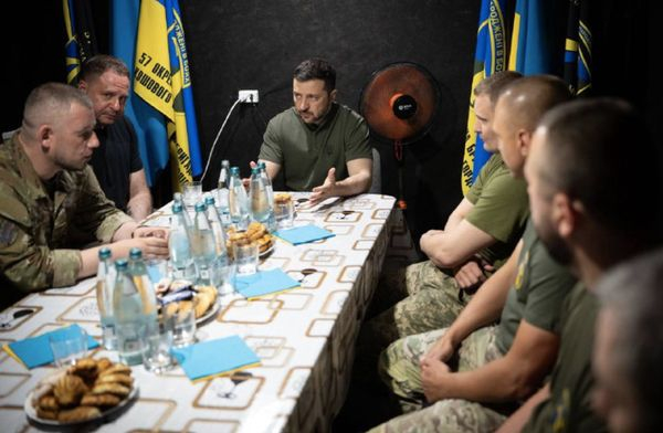 Зеленський несподівано приїхав на передову (фото) - INFBusiness