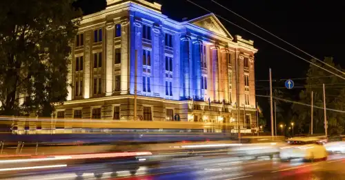 МЗС Латвії підсвітили кольорами українського прапора до Дня незалежності - INFBusiness