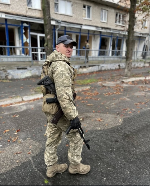 «На оглядовому колесі запропонував мені прожити з ним усе життя»: історія 29-річного Героя України з Буковини, який боронив країну 10 років - INFBusiness