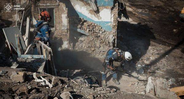 Тіла досі дістають з-під руїн у Києві: рятувальники розбирали завали всю ніч - INFBusiness