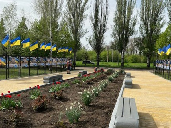 «Багато сімей перепоховали рідних-воїнів, бо розуміли неминучість смерті нашого міста»: як виживає прифронтова Костянтинівка - INFBusiness