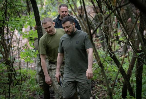 Зеленський несподівано приїхав на передову (фото) - INFBusiness