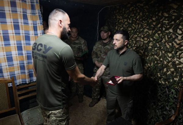 Зеленський несподівано приїхав на передову (фото) - INFBusiness