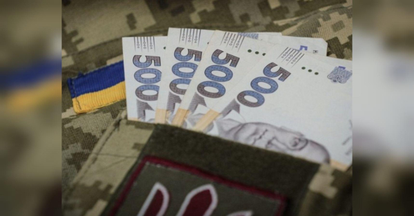 Дефіцит у державному бюджеті в 412,3 млрд грн на потреби оборони був закритий Верховною Радою. Це сталося в рамках ухваленого 31 липня законопроєкту № 13573, за який проголосували 332 нардепи. Додаткові 15 днів відпустки для військових та майже пів трильйона гривень на оборону: Рада ухвалила важливий закон - INFBusiness