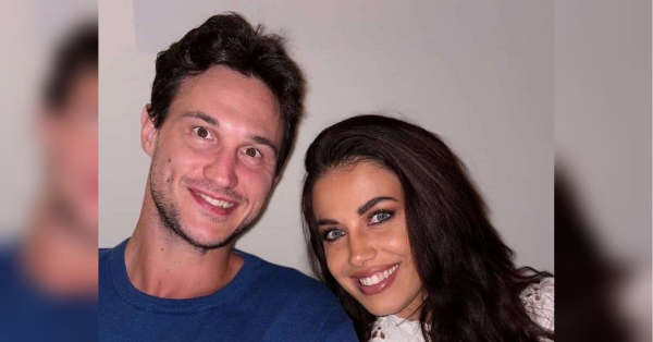 Вагітна дружина баскетболіста збірної Італії та ексгравця НБА Даніло Галлінарі — 39-річна італійська телеведуча Елеонора Бой зазнала нападу акули в Пуерто-Ріко, повідомляє Repubblica. Раніше в Австралії акули з'їли 21-річного футболіста. На вагітну дружину гравця збірної Італії напала акула (фото) - INFBusiness