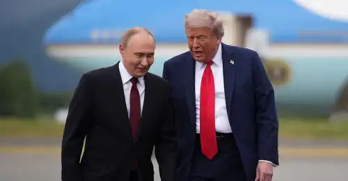 Переговори на Алясці - Путін приземлився в Анкориджі, його зустріли червоним хідником - INFBusiness