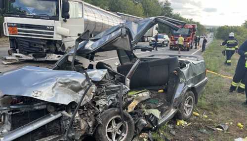 Рятувальники Кіровоградщини деблокували з легковика тіло загиблого (ФОТО) - INFBusiness