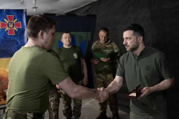 Зеленський несподівано приїхав на передову (фото) - INFBusiness