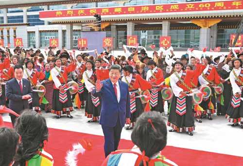 Техніка під покривалами, гіперзвукові ракети та 80 гелікоптерів: Китай готує парад століття - INFBusiness